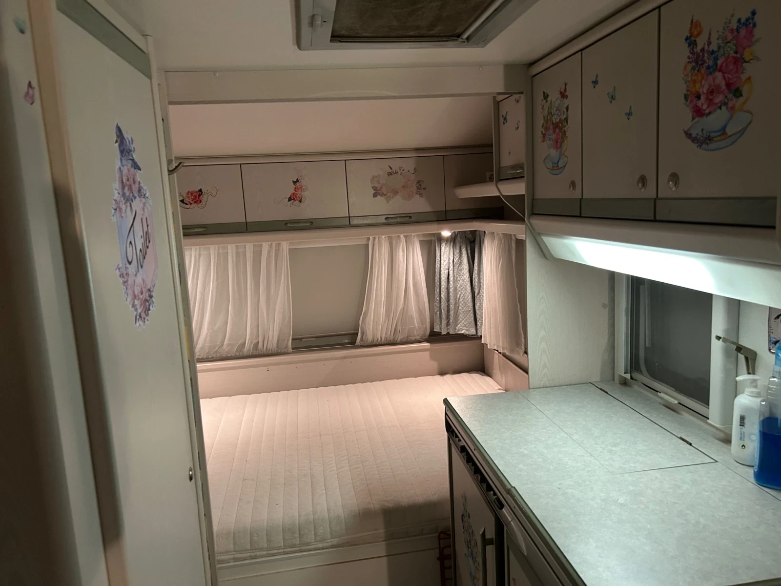 Каравана Knaus Sudwind , снимка 7 - Каравани и кемпери - 53745384