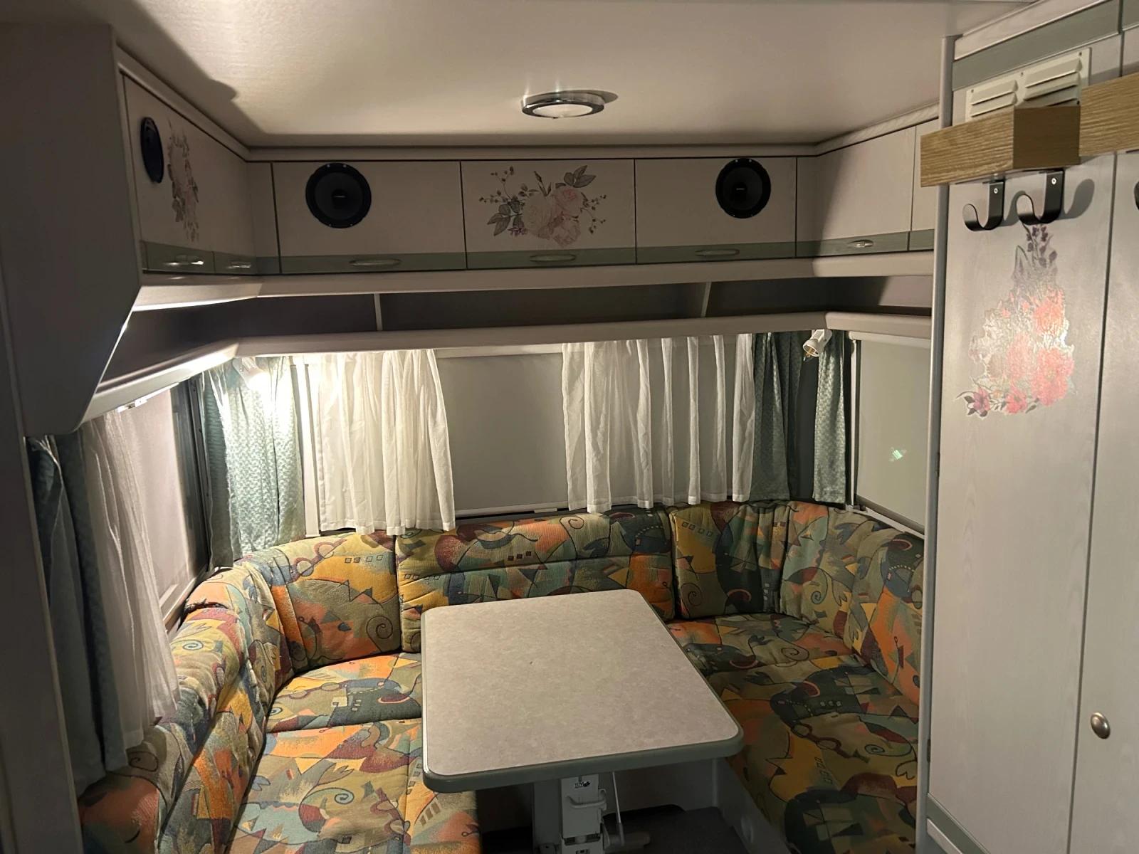 Каравана Knaus Sudwind , снимка 6 - Каравани и кемпери - 53745384