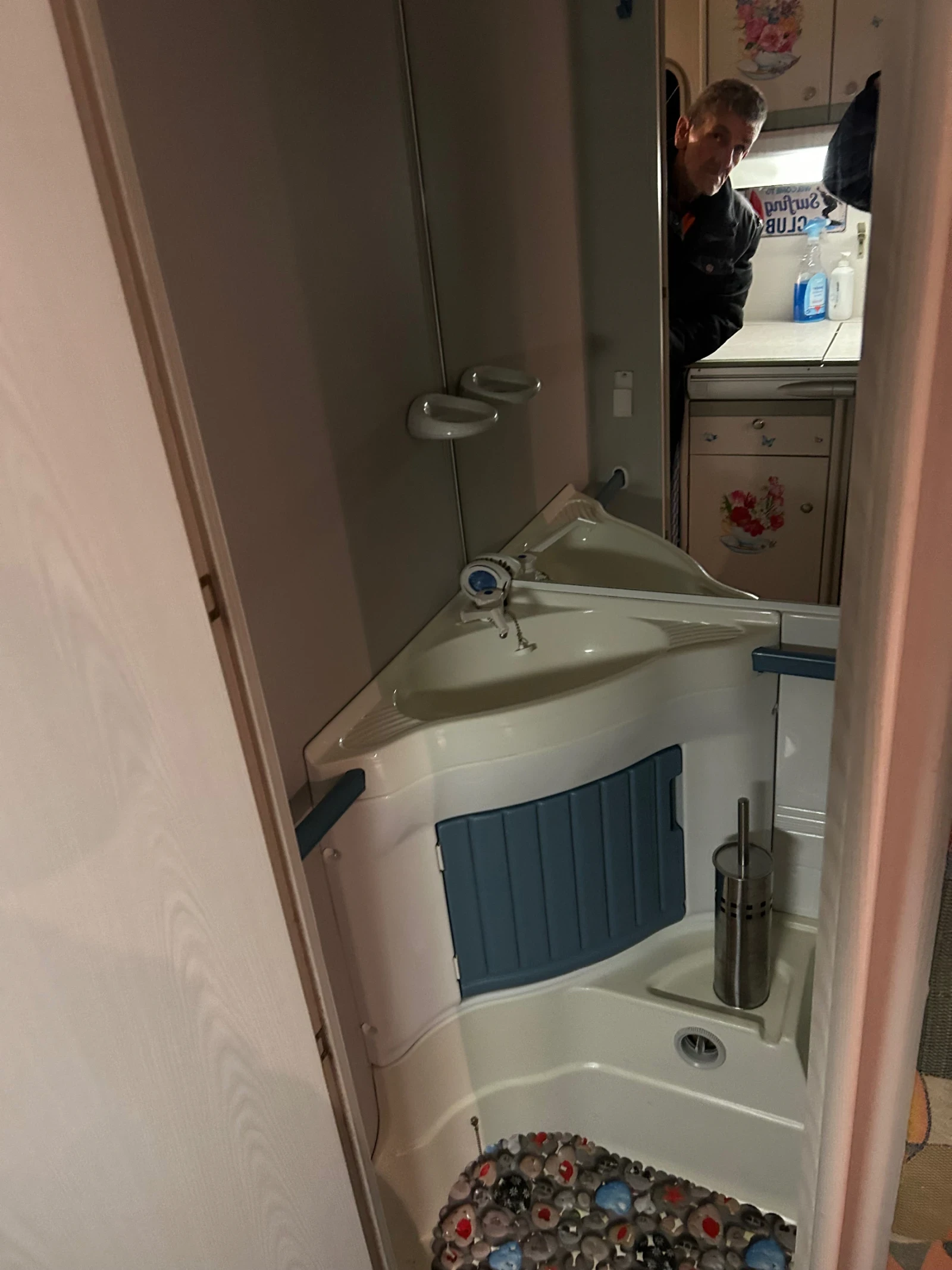 Каравана Knaus Sudwind , снимка 8 - Каравани и кемпери - 53745384