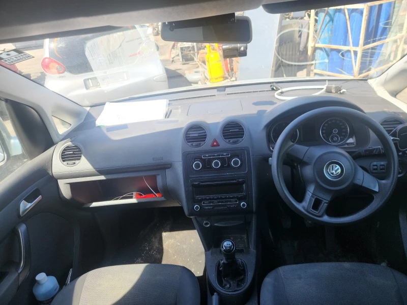 VW Caddy 1.6tdi, снимка 6 - Автомобили и джипове - 45492355