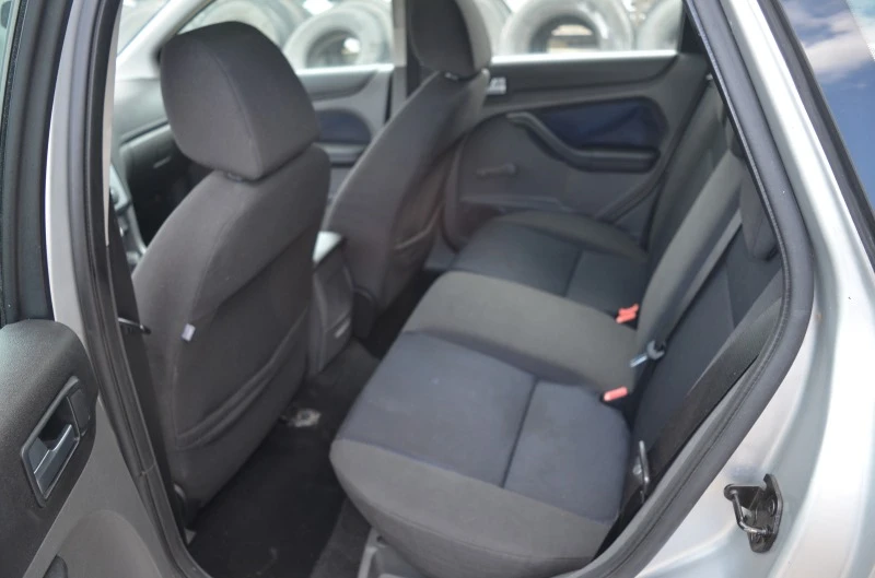 Ford Focus 1.6, снимка 7 - Автомобили и джипове - 45993544