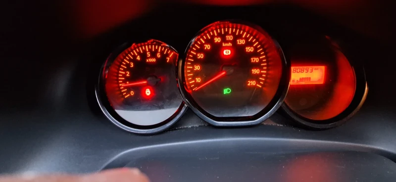 Dacia Sandero, снимка 8 - Автомобили и джипове - 52863530