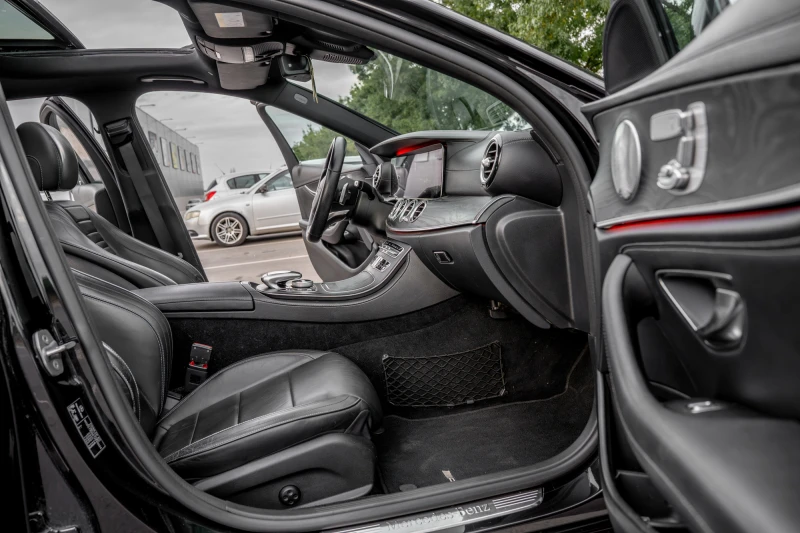 Mercedes-Benz E 220 AMG LINE/DIGITAL/PANO/BURMESTER/360/, снимка 12 - Автомобили и джипове - 52949900