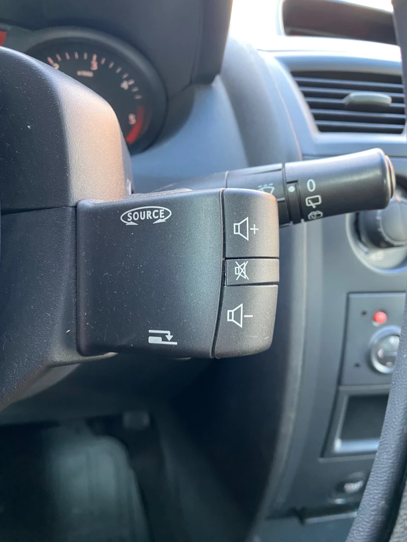 Renault Megane 1.5 DCi, снимка 10 - Автомобили и джипове - 53097942