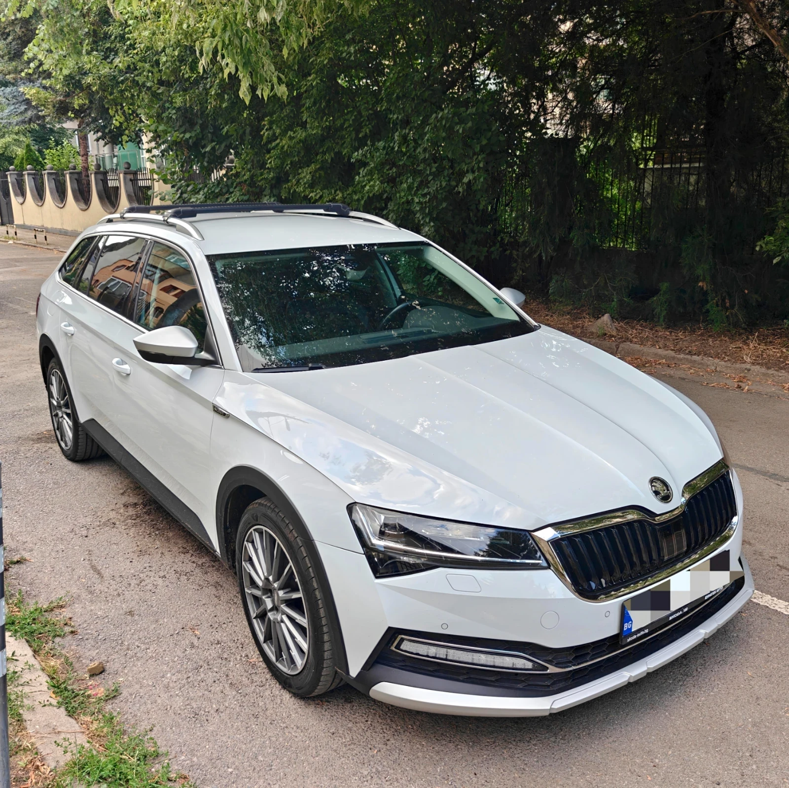 Skoda Superb SCOUT 2.0 TDI / 4x4 / 60xил. KM / Първи собственик, снимка 3 - Автомобили и джипове - 55338777
