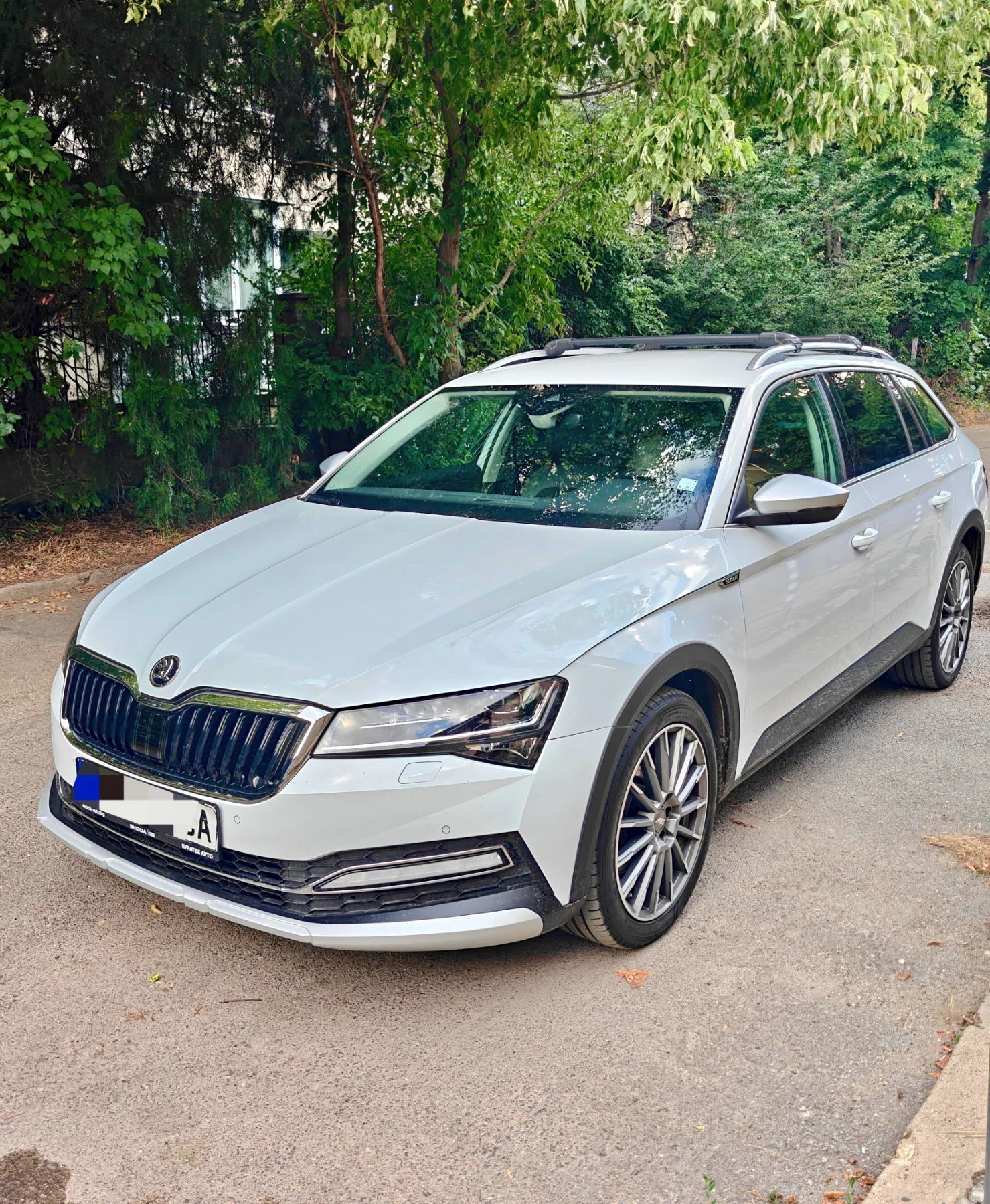Skoda Superb SCOUT 2.0 TDI / 4x4 / 60xил. KM / Първи собственик, снимка 2 - Автомобили и джипове - 55338777