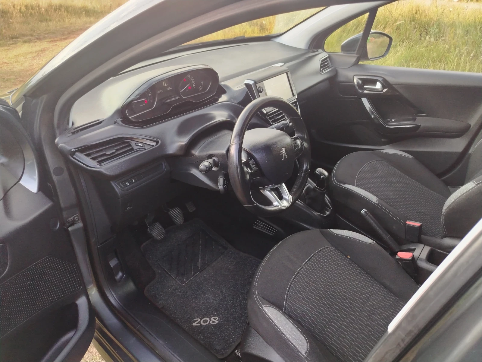 Peugeot 208, снимка 9 - Автомобили и джипове - 55428201
