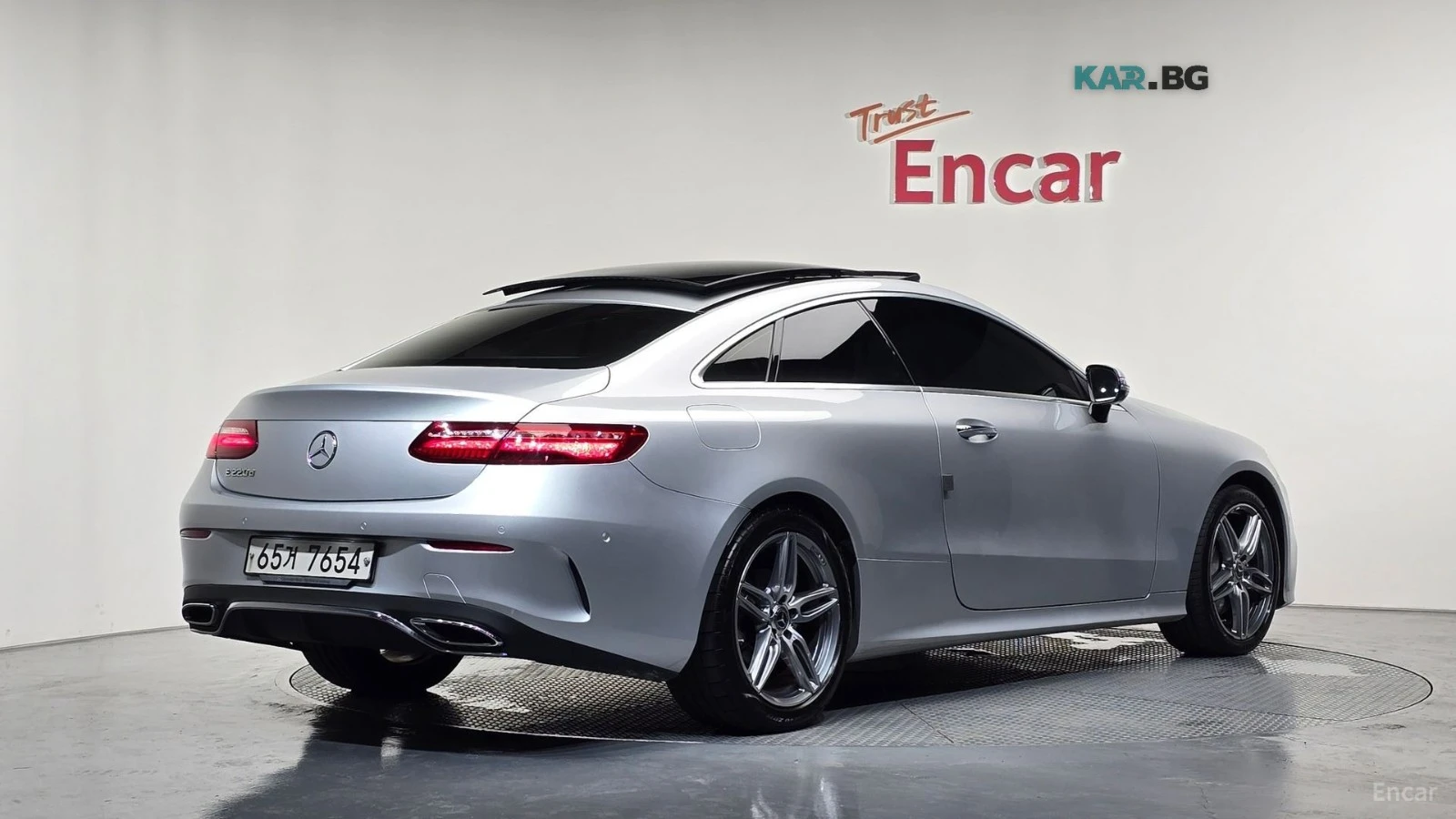 Mercedes-Benz E 220 КОЖА* ПОДГРЕВ* КАМЕРА* ПАНО* АВТОКРЕДИТ, снимка 2 - Автомобили и джипове - 55696367