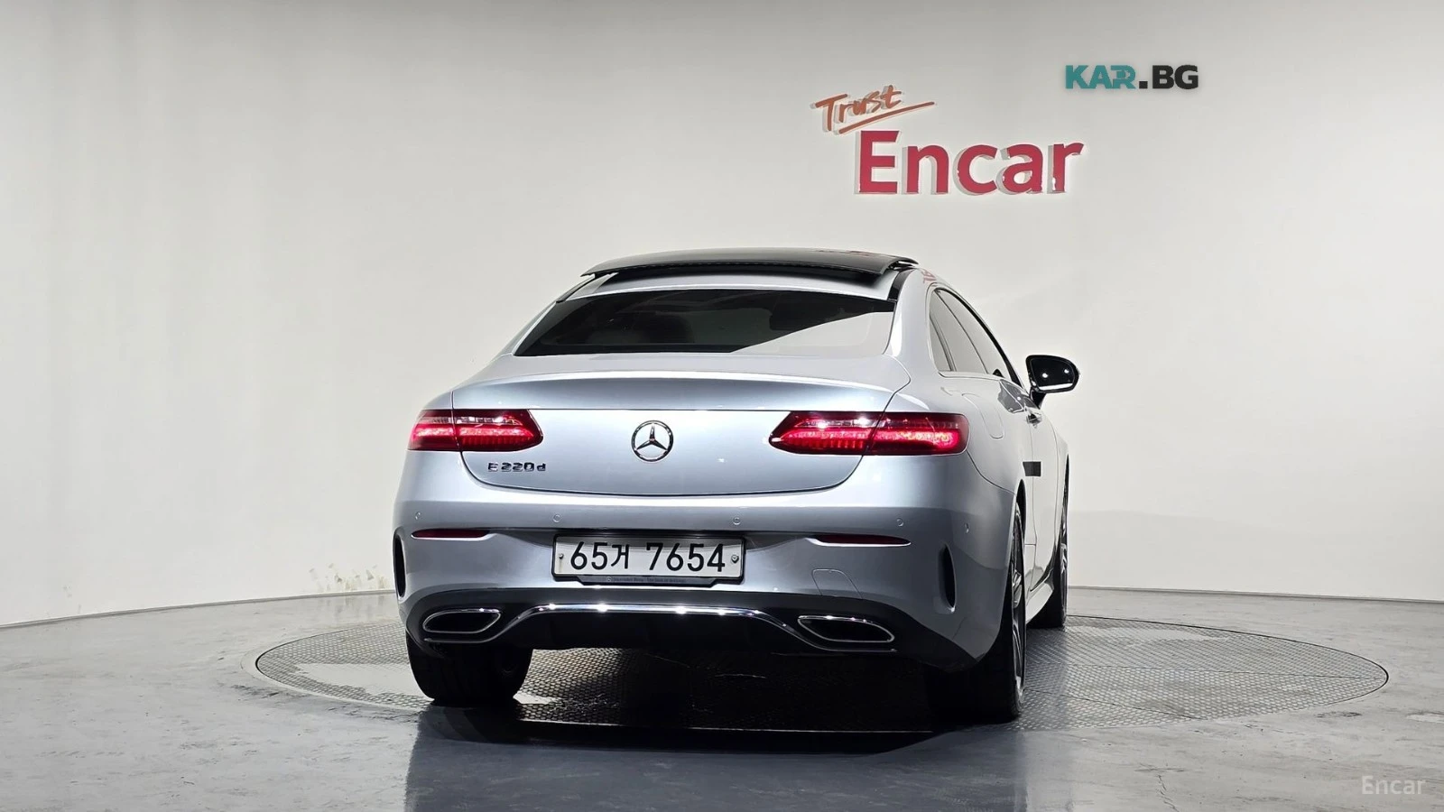 Mercedes-Benz E 220 КОЖА* ПОДГРЕВ* КАМЕРА* ПАНО* АВТОКРЕДИТ, снимка 4 - Автомобили и джипове - 55696367