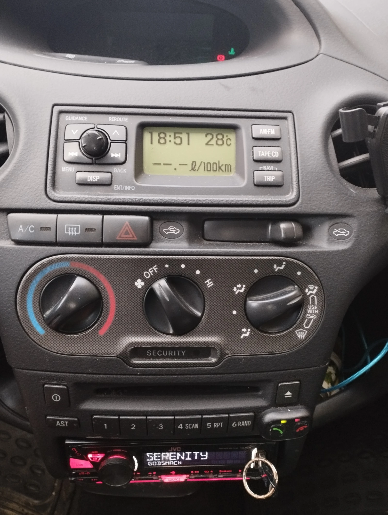 Toyota Yaris VVT-I, снимка 3 - Автомобили и джипове - 56465562