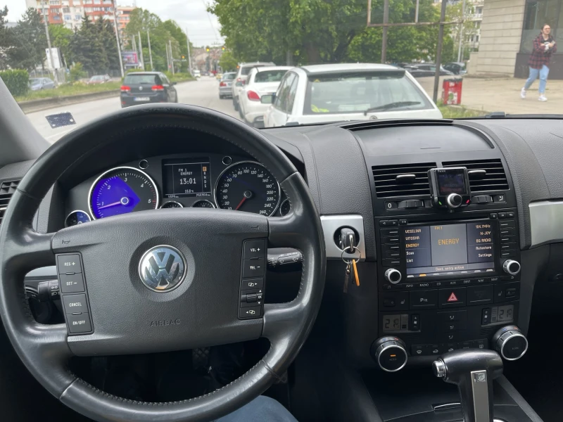 VW Touareg, снимка 4 - Автомобили и джипове - 47998537