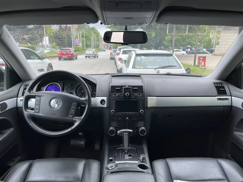 VW Touareg, снимка 3 - Автомобили и джипове - 47998537