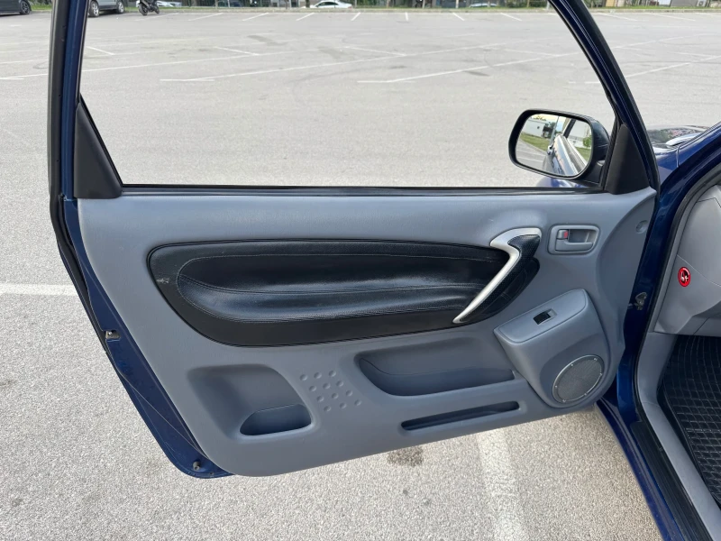 Toyota Rav4 2.0 VVTI, снимка 9 - Автомобили и джипове - 51968247