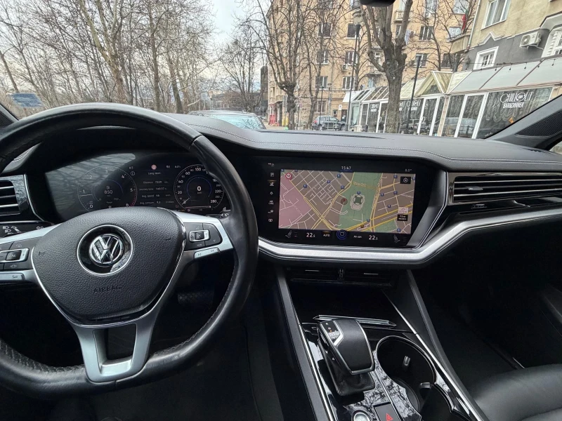 VW Touareg, снимка 5 - Автомобили и джипове - 53165615