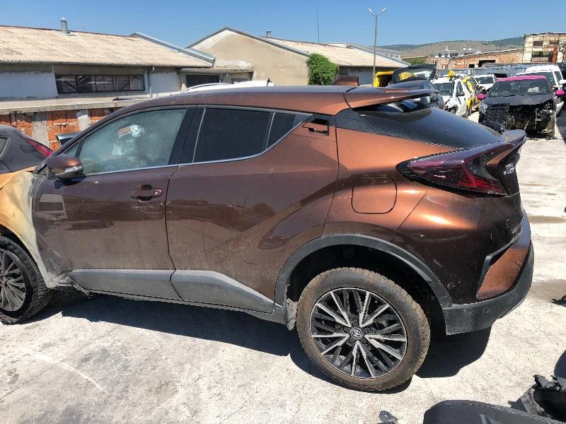 Toyota C-HR 1.8 hibrid, снимка 12 - Автомобили и джипове - 24109622