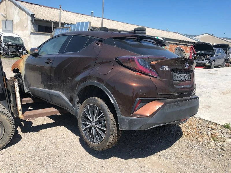 Toyota C-HR 1.8 hibrid, снимка 11 - Автомобили и джипове - 24109622