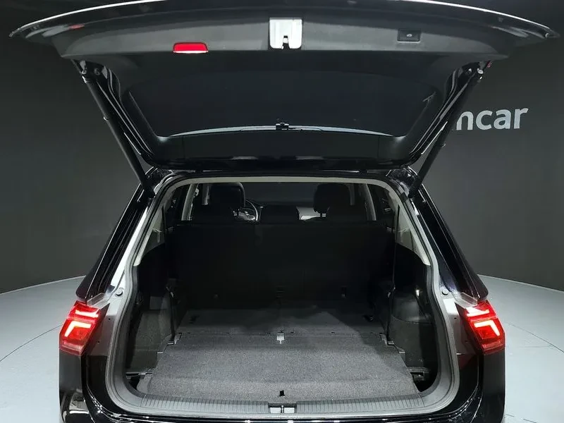 VW Tiguan 2L / Blind spot / 360 view / HUD, снимка 14 - Автомобили и джипове - 55126200