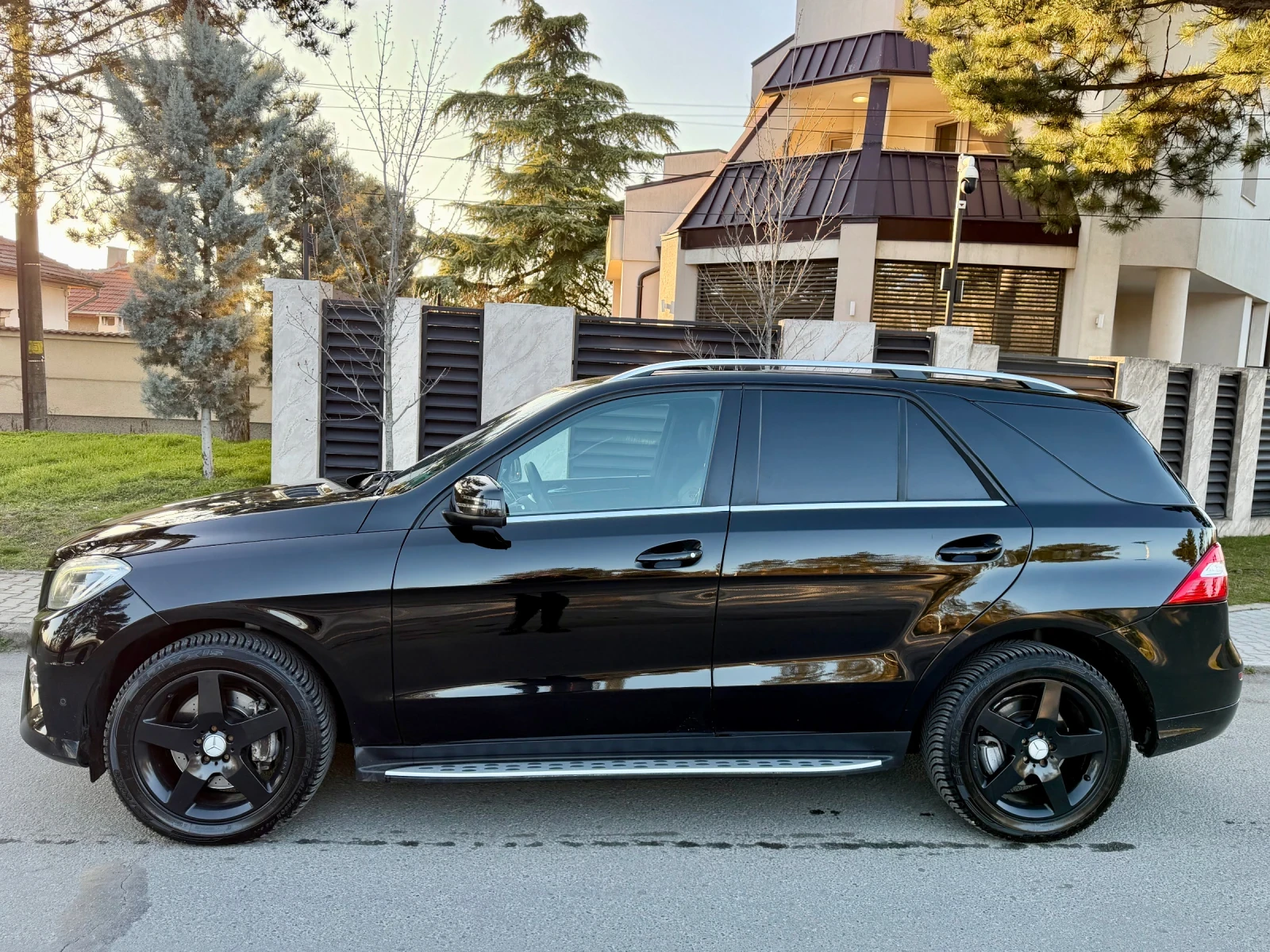 Mercedes-Benz ML 350 AMG LINE/ Въздух/Масаж/Подгрев/Ел теглич/, снимка 4 - Автомобили и джипове - 53667809