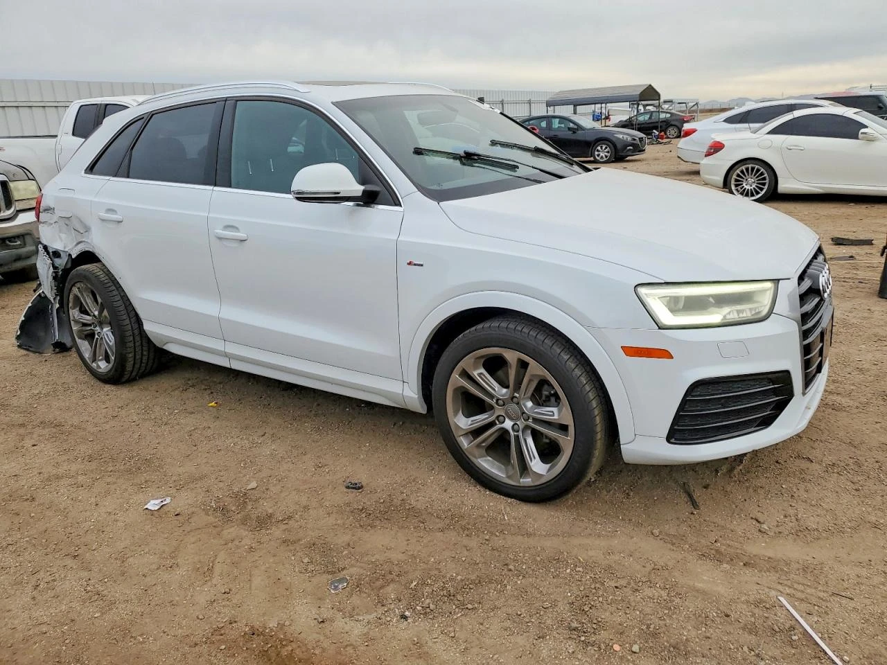 Audi Q3 2l Premium Plus, снимка 4 - Автомобили и джипове - 53938309