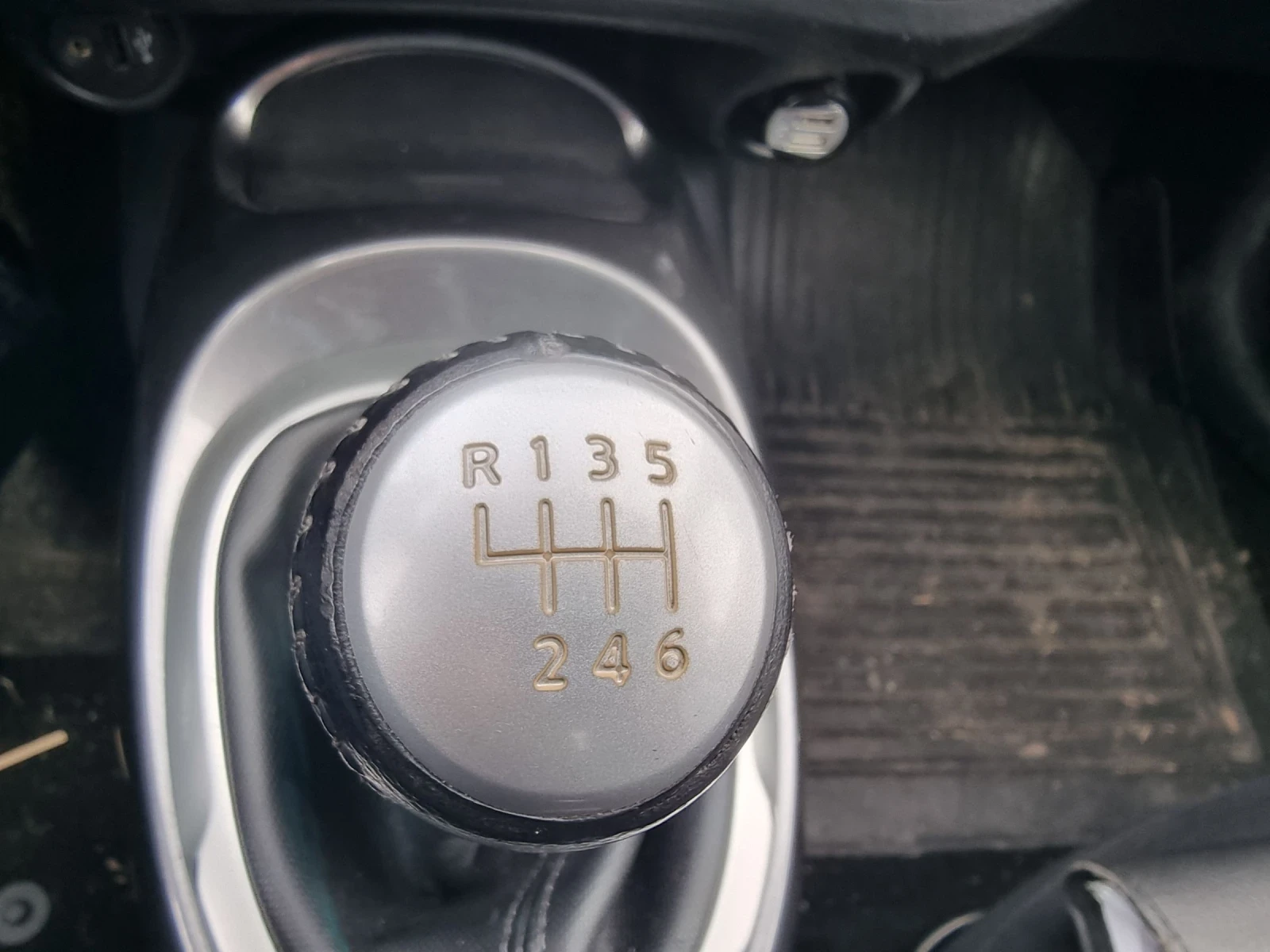 Nissan Juke 1, 5dci, снимка 15 - Автомобили и джипове - 54088499