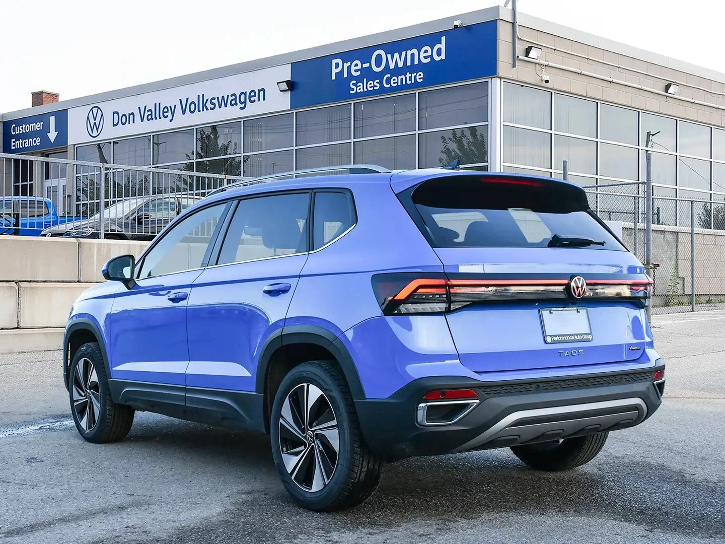 VW Taos Comfortline * 4MOTION * AвтоКредит * (ЦЕНА ДО БГ), снимка 3 - Автомобили и джипове - 55138880