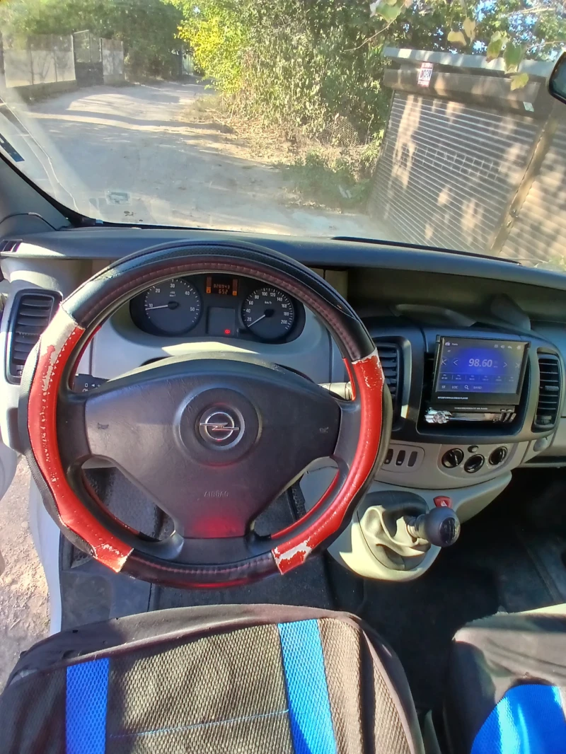 Opel Vivaro, снимка 4 - Бусове и автобуси - 47384631