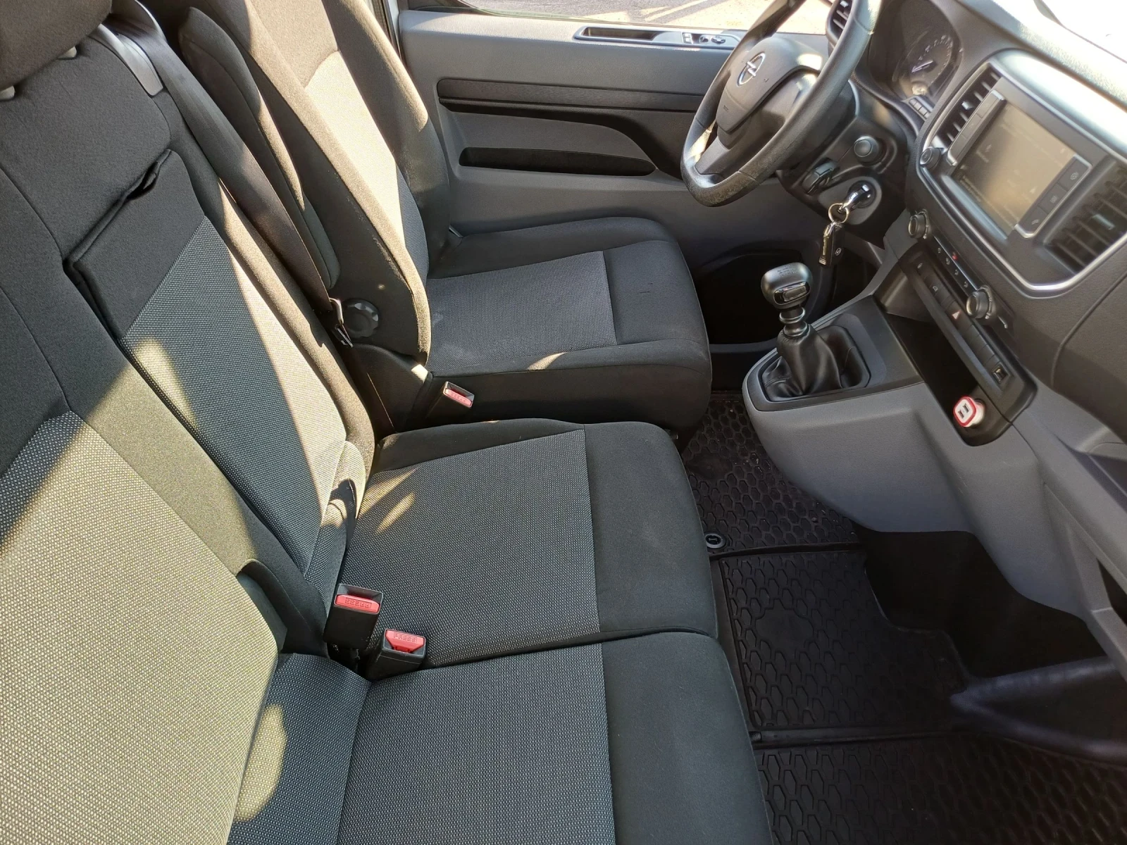 Opel Vivaro 2.0/145  - изображение 8