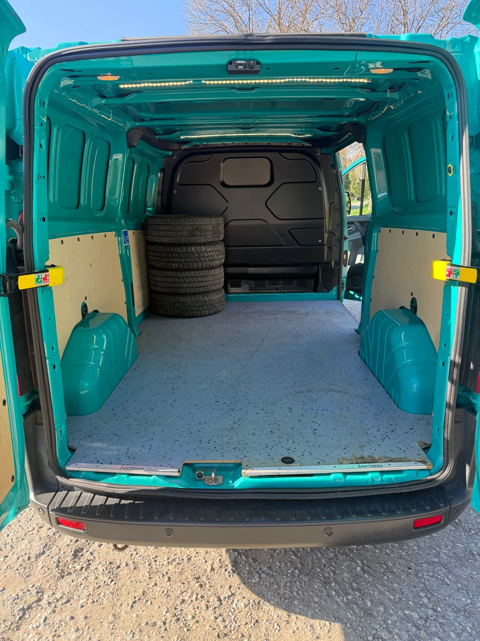 Ford Transit 2.0 TDCI, снимка 9 - Бусове и автобуси - 54389919