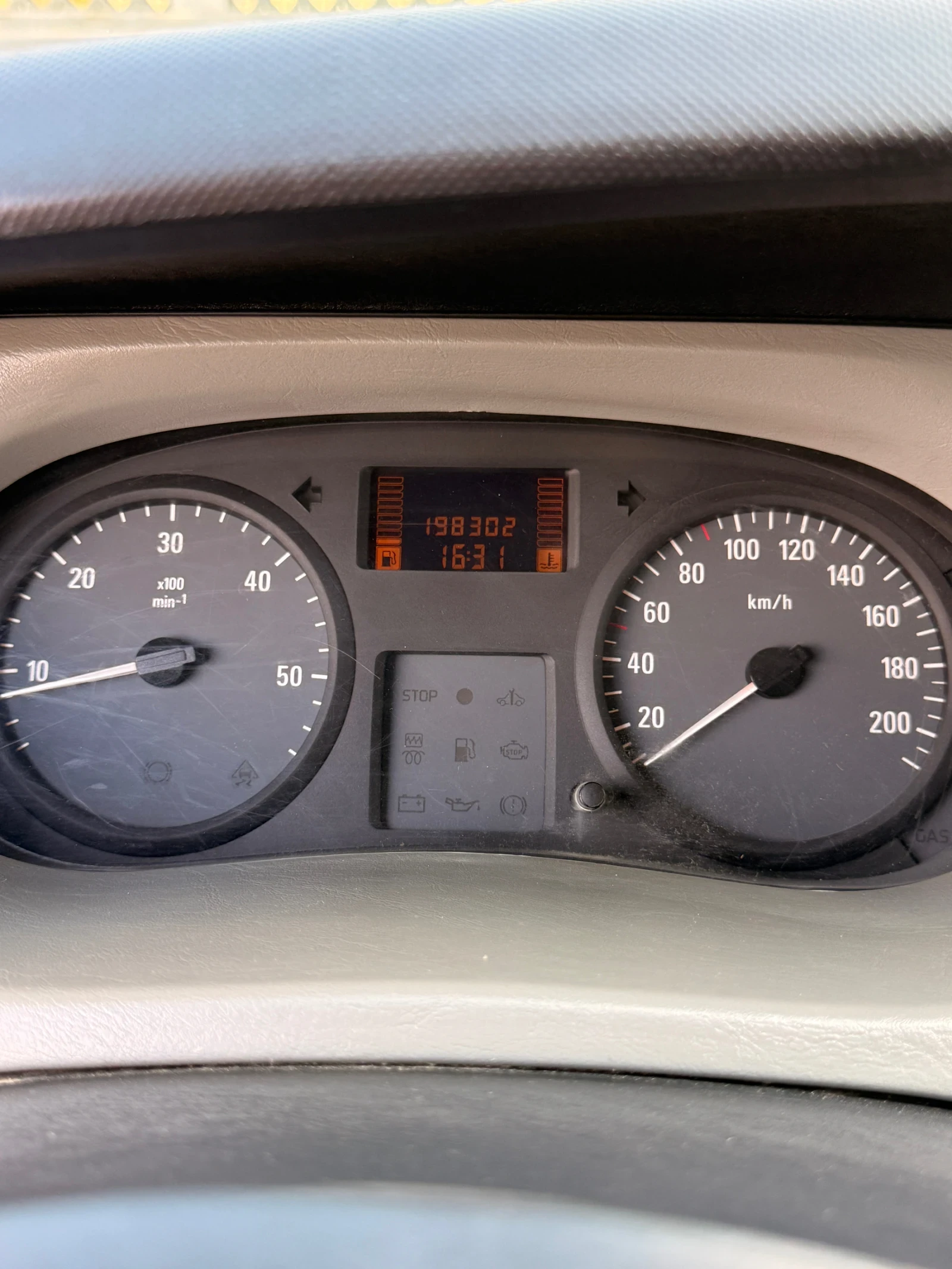 Opel Vivaro 2.0CDTI 115 к.с/ товарен/ дълга база, снимка 14 - Бусове и автобуси - 55897361