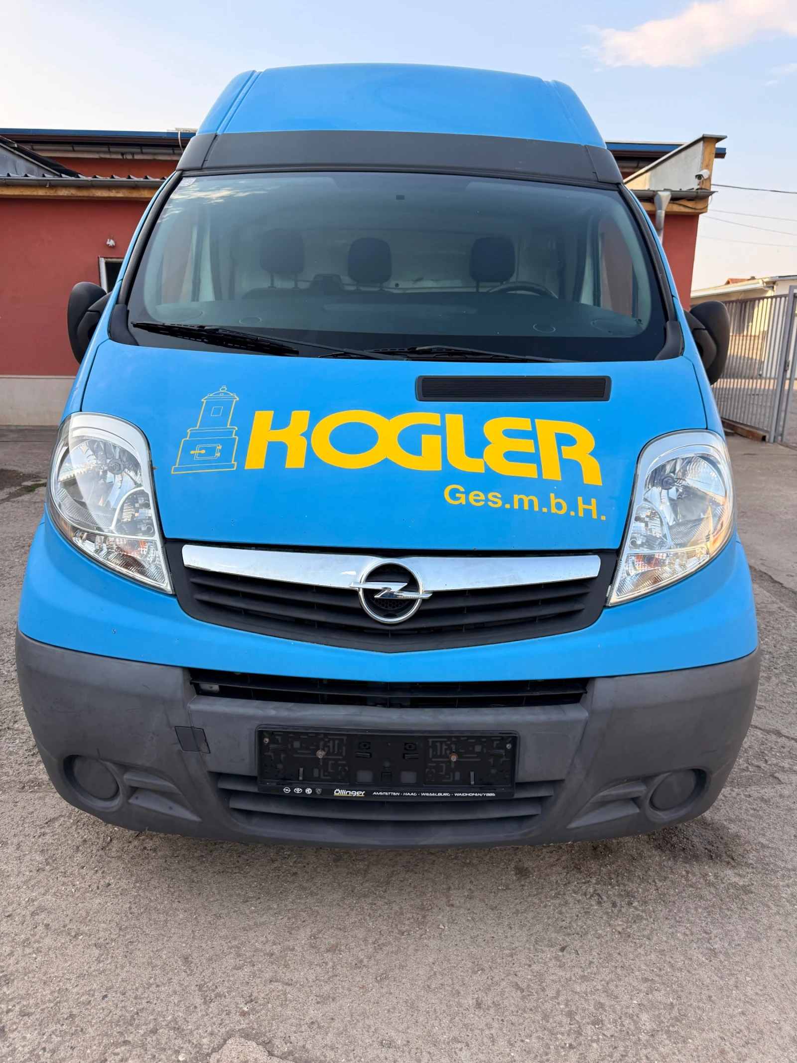 Opel Vivaro 2.0CDTI 115 к.с/ товарен/ дълга база, снимка 2 - Бусове и автобуси - 55897361