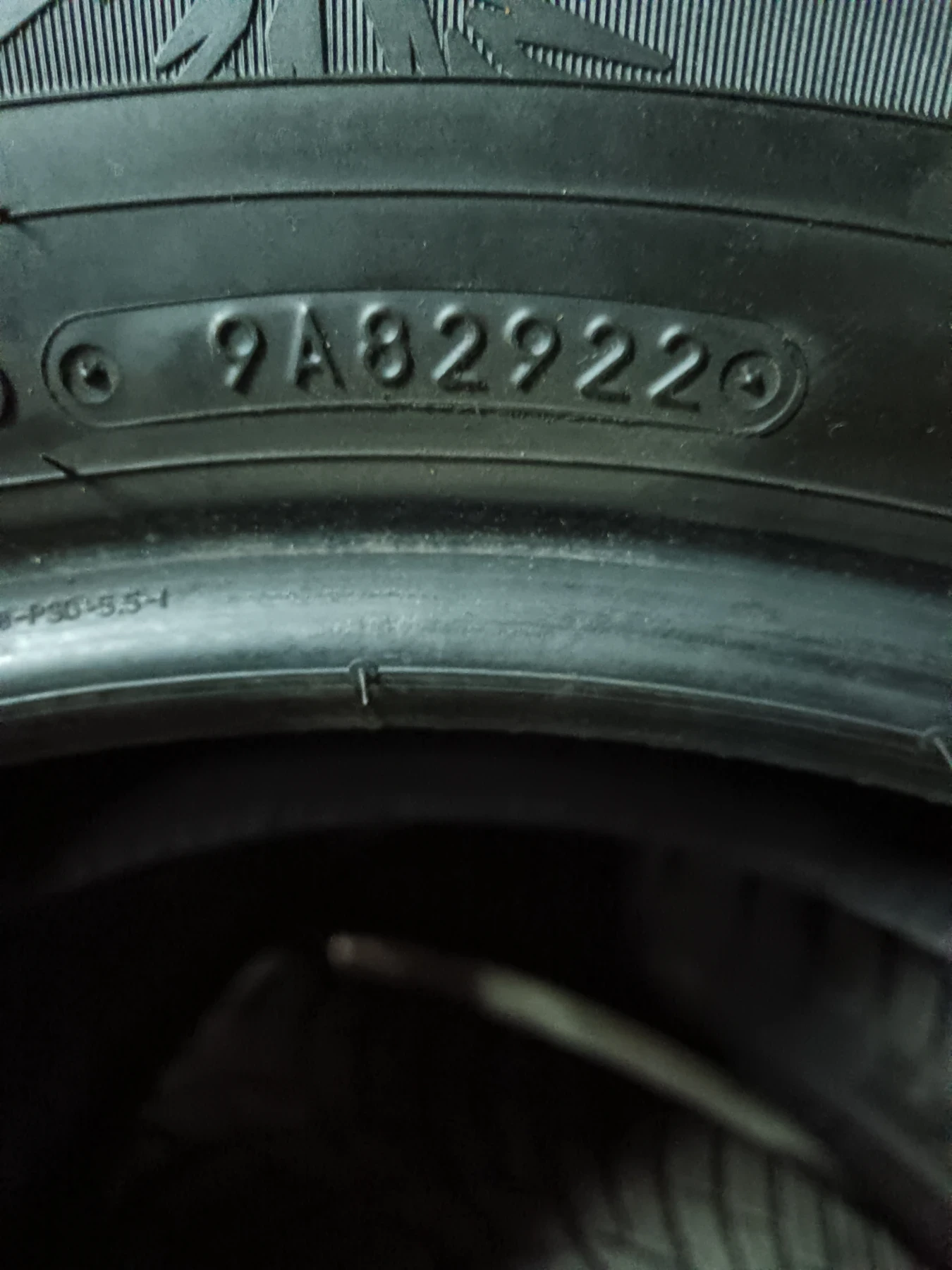 Гуми Зимни 225/60R18, снимка 6 - Гуми и джанти - 56741911