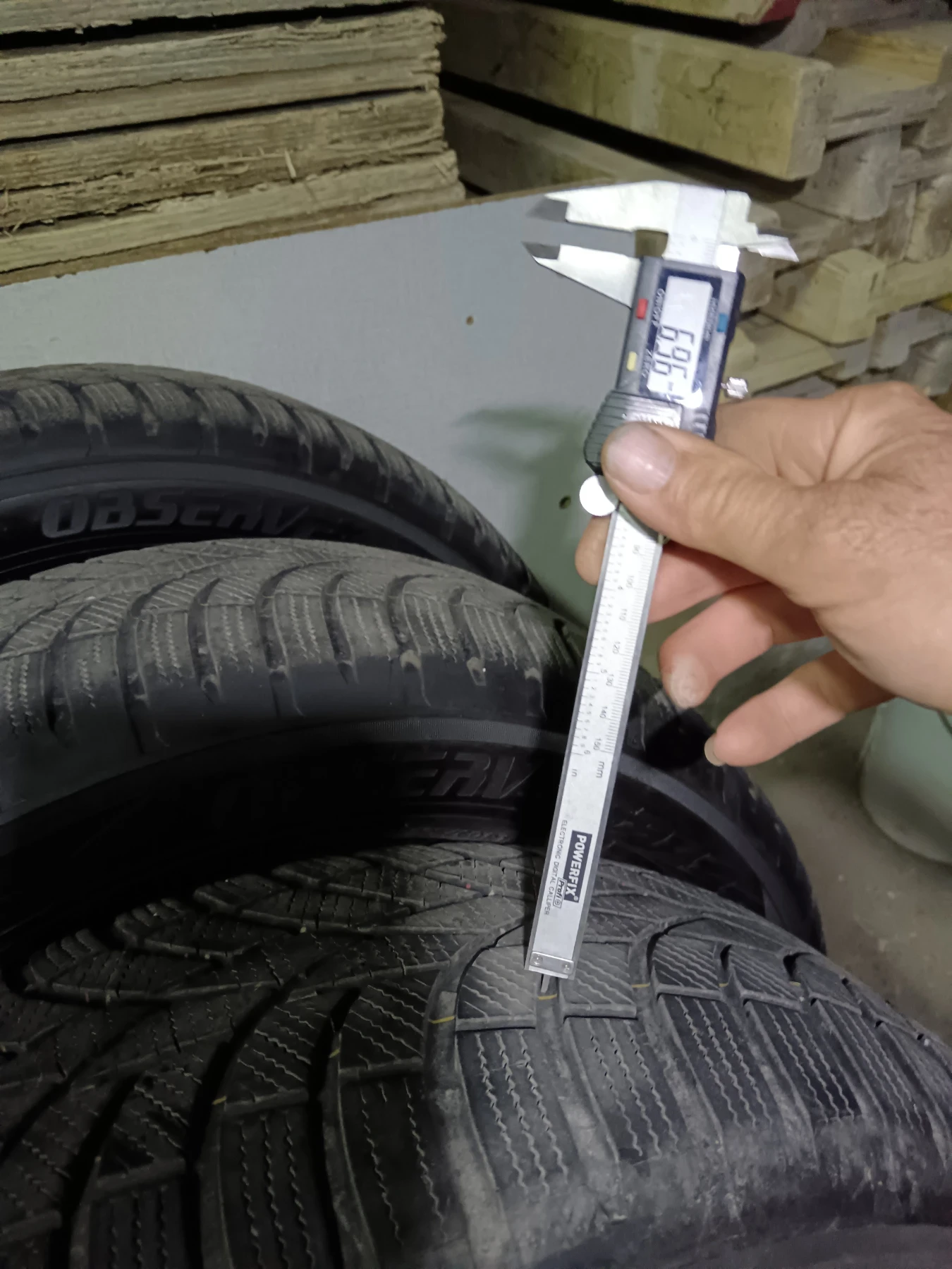 Гуми Зимни 225/60R18, снимка 4 - Гуми и джанти - 56741911