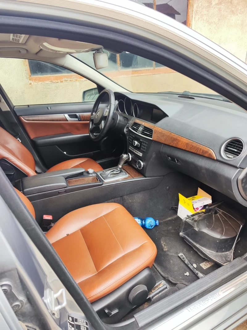 Mercedes-Benz C 220, снимка 5 - Автомобили и джипове - 48069329