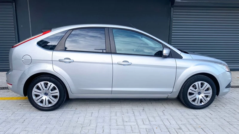 Ford Focus 1.6i, снимка 10 - Автомобили и джипове - 48079433