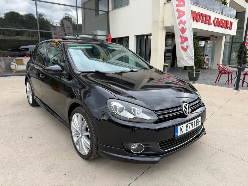 VW Golf R-Line/Автоматик/Кожа/Подгрев/F1/Шибедах/Темпомат, снимка 8 - Автомобили и джипове - 51843233