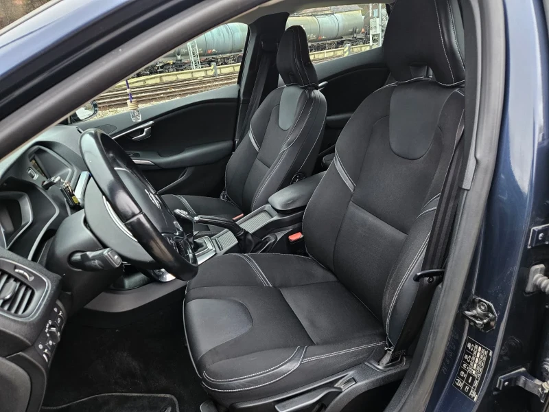 Volvo V40 1.6 D2 MOMENTUM, снимка 8 - Автомобили и джипове - 52564997
