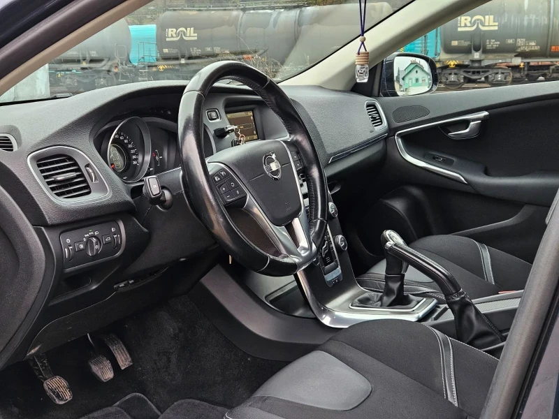 Volvo V40 1.6 D2 MOMENTUM, снимка 7 - Автомобили и джипове - 52564997