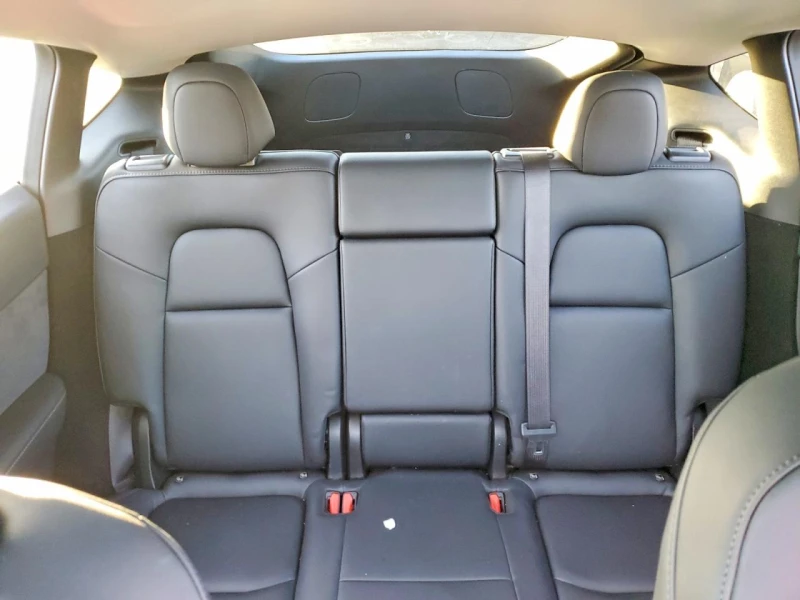 Tesla Model Y LONG RANGE* AWD* ПАНОРАМА* КОЖА* ПОДГРЕВИ* , снимка 10 - Автомобили и джипове - 53564603