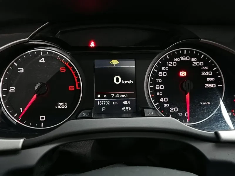 Audi A4 2.0 TDI, снимка 8 - Автомобили и джипове - 54550840