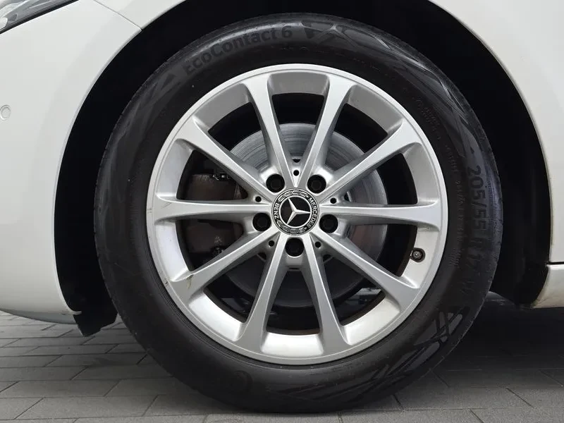 Mercedes-Benz A 220 W177 Sedan, снимка 5 - Автомобили и джипове - 56208137