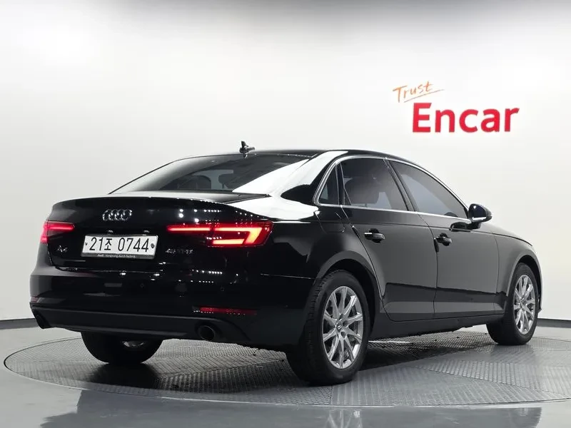 Audi A4 2.0 TFSI Premium - САМО 30% АВАНС, снимка 2 - Автомобили и джипове - 56253850