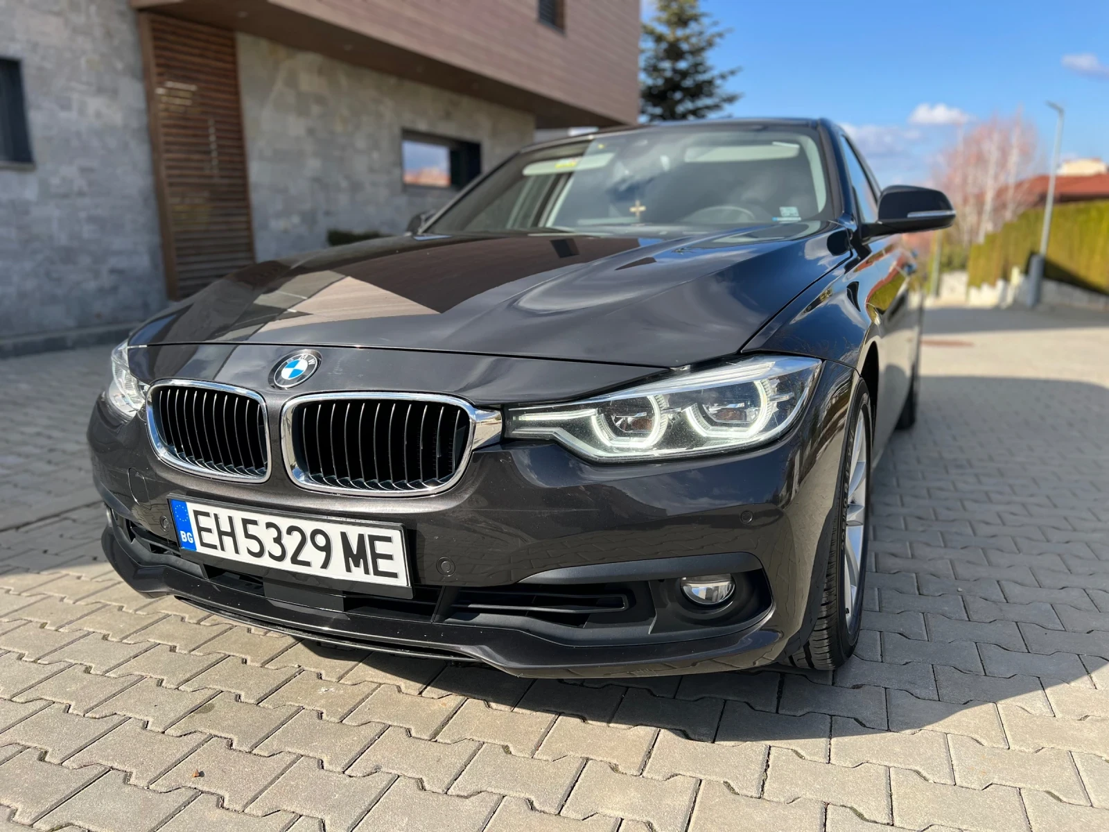 BMW 330 LCI 2016 г. / X Drive / Head Up / Обслужен Лизинг, снимка 1