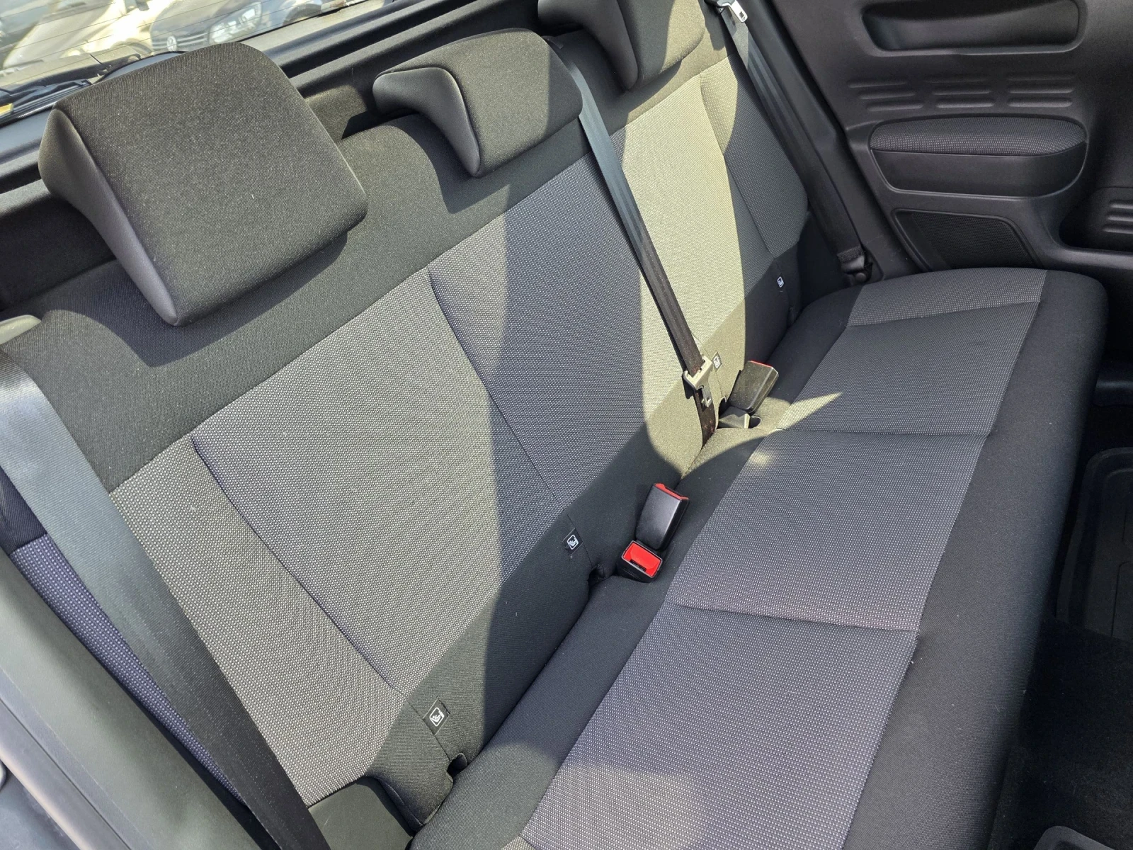 Citroen C4 Cactus 1.6HDI, снимка 15 - Автомобили и джипове - 53801535