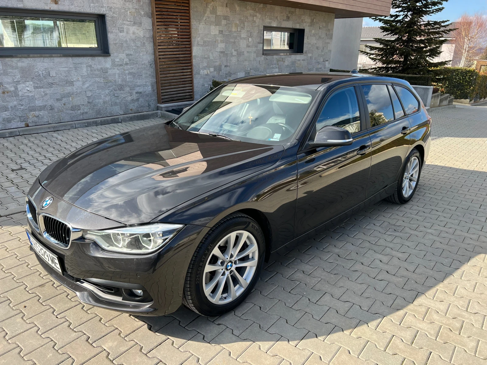 BMW 330 LCI 2016 г. / X Drive / Head Up / Обслужен - изображение 3
