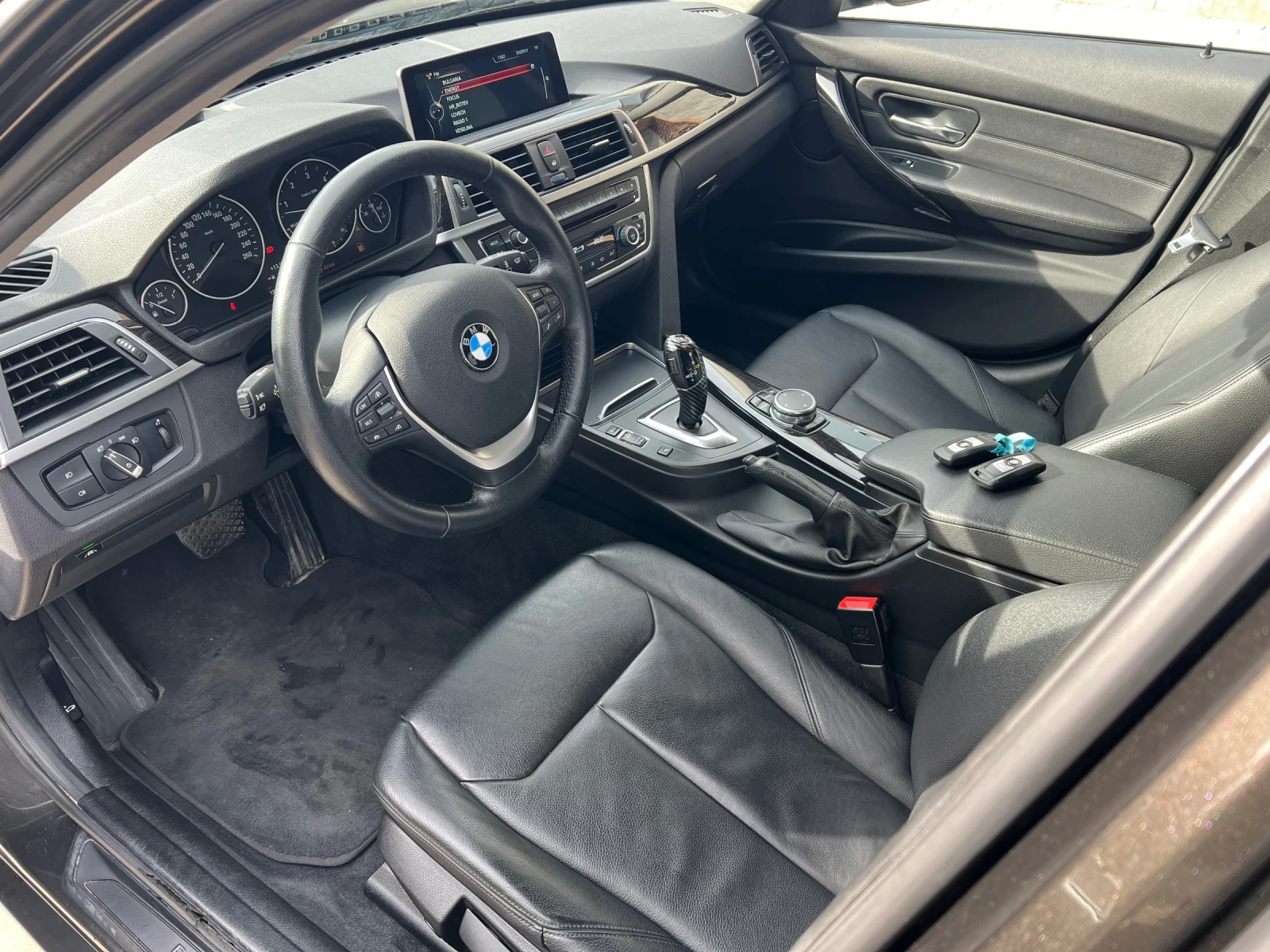 BMW 330 LCI 2016 г. / X Drive / Head Up / Обслужен - изображение 9