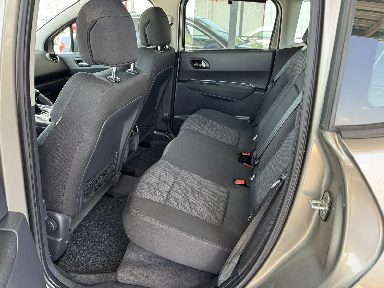 Peugeot 3008 2.0HDI - изображение 8