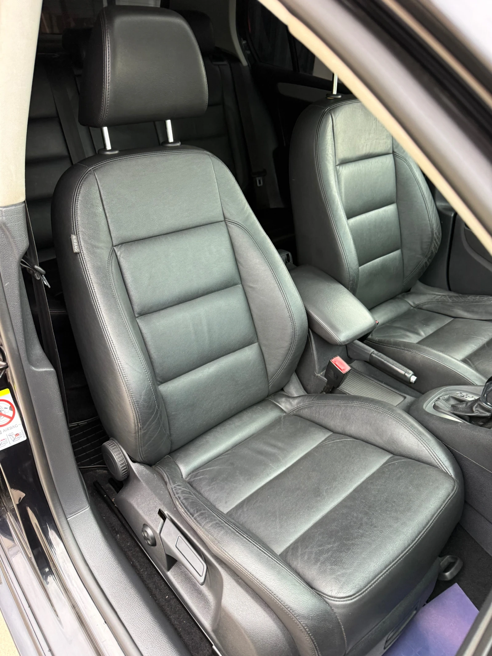 VW Golf R-Line/Автоматик/Кожа/Подгрев/F1/Шибедах/Темпомат - изображение 9