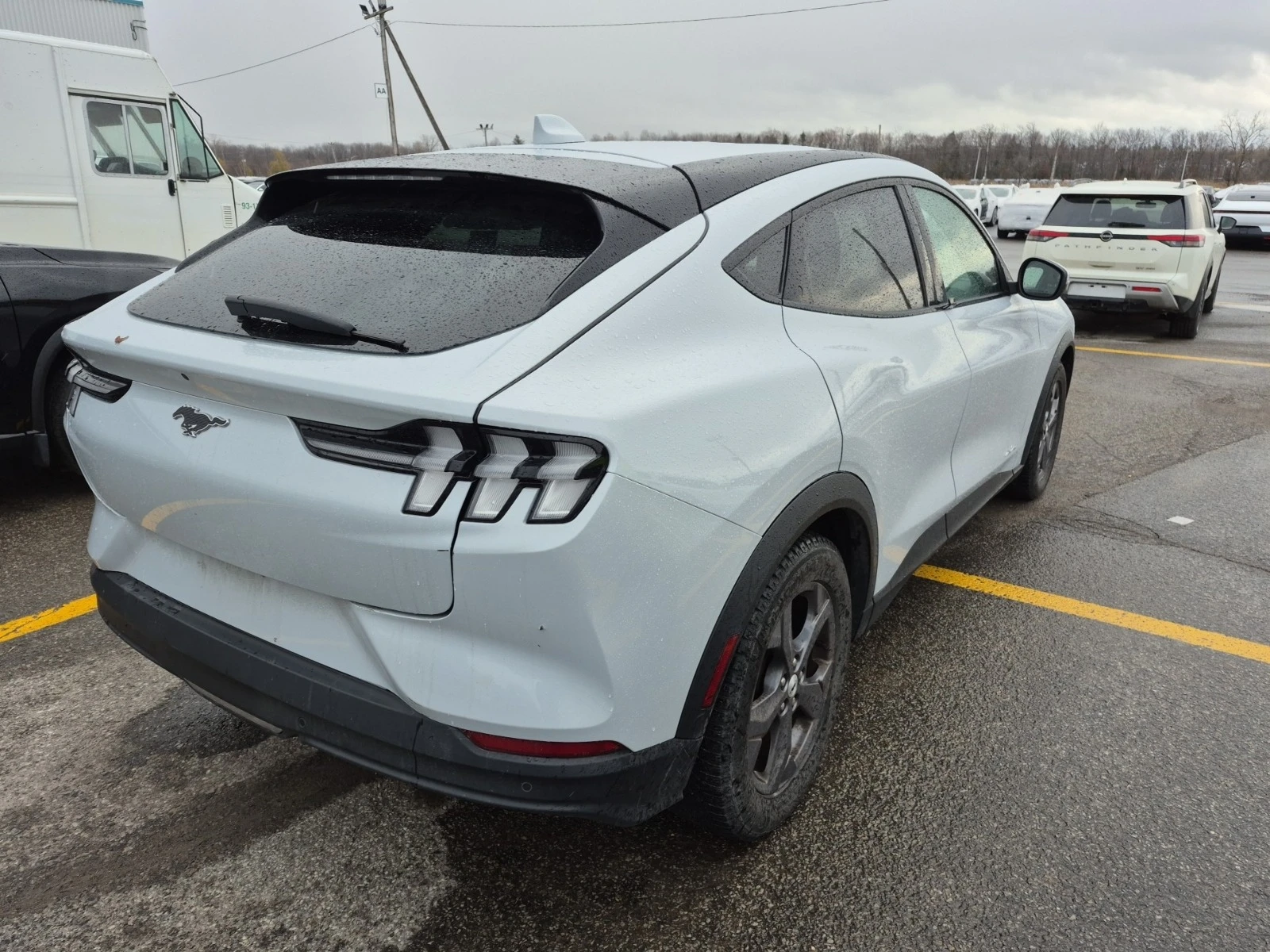 Ford Mustang Mach-E SELECT * * CARFAX * * АВТО КРЕДИТ * *  - изображение 3