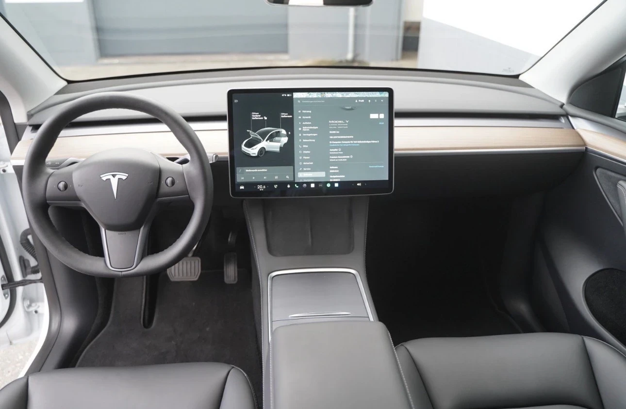 Tesla Model Y Long AWD SOH : 93.7 | Mobile.bg � ����������� 2