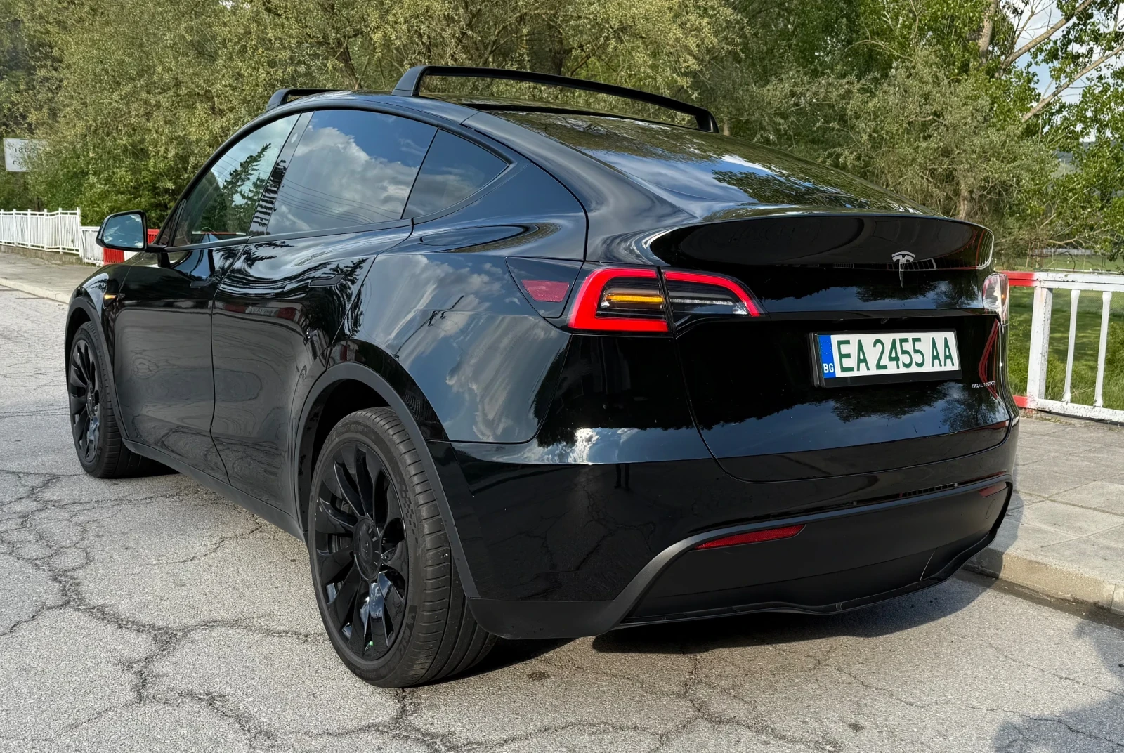 Tesla Model Y Dual Motor от 1ви собственик, снимка 4 - Автомобили и джипове - 54664746